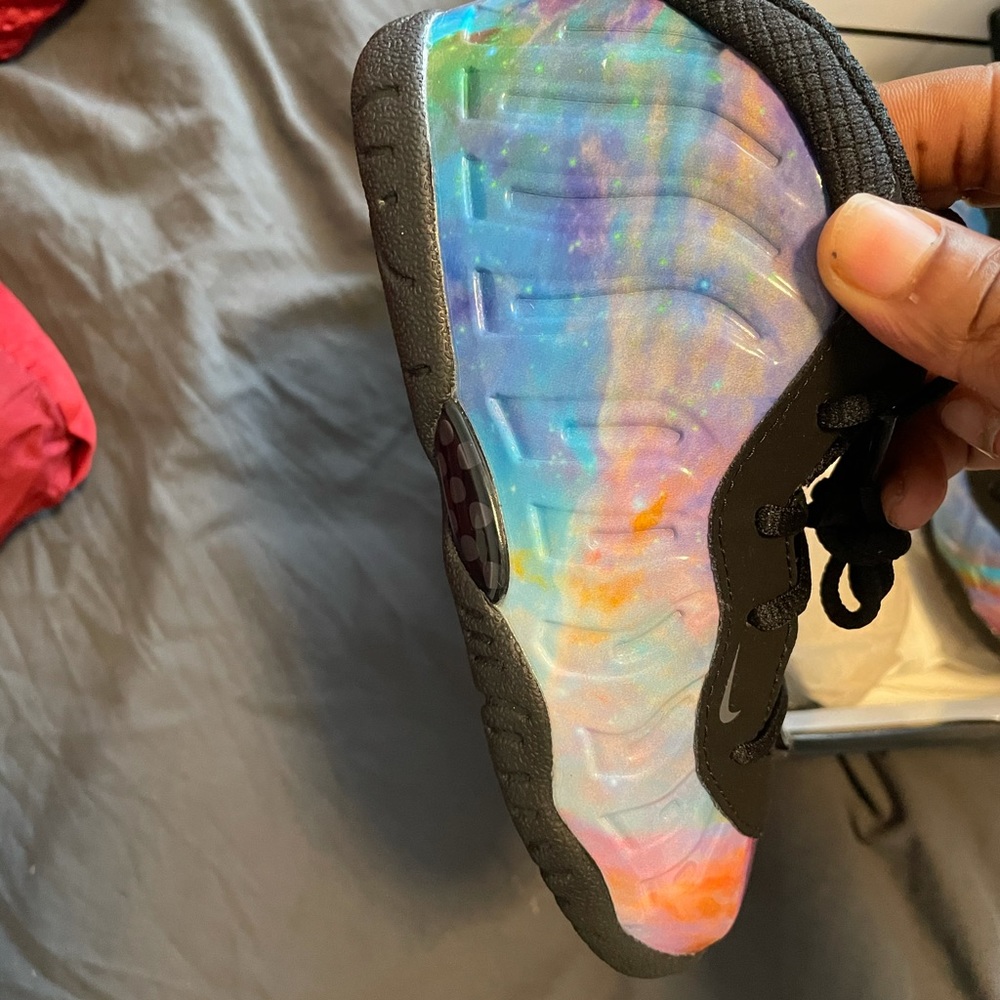 Kid shoes 10c